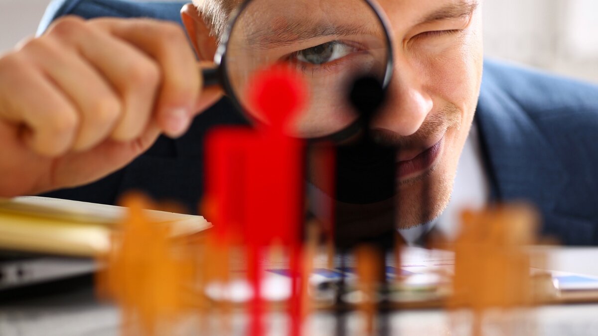 Уже на личной встрече, убедившись в ценности кандидата,  достают «козыри». Тогда удается закрыть вакансии быстрее