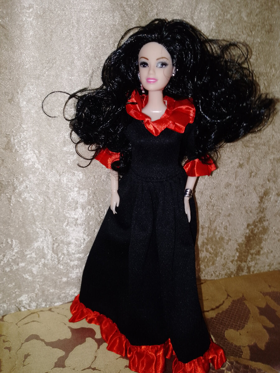 Она, та самая Хуанита, навела она шороху среди мужского кукло-населения