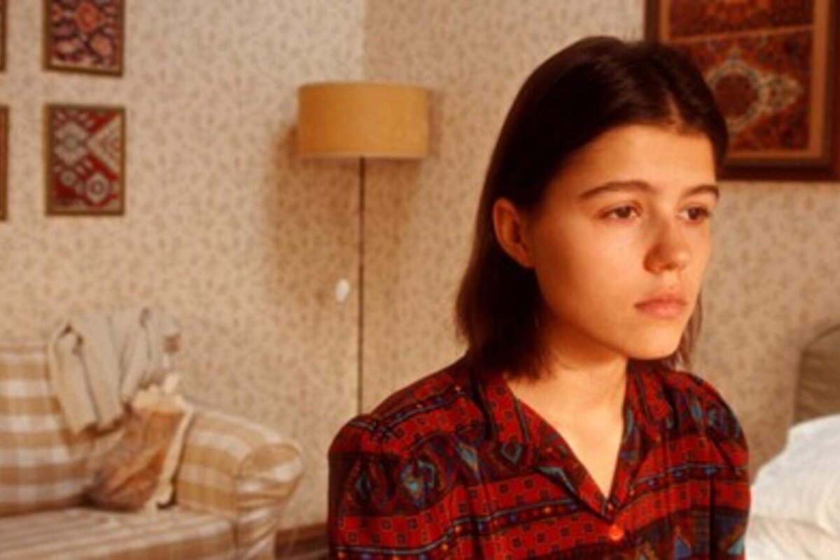    «Отпуск в октябре», реж. Роман Михайлов Кадр из фильма