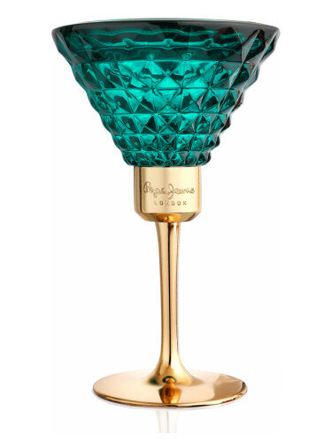 Pepe Jeans Celebrate for Her Pepe Jeans London — это аромат для женщин, он принадлежит к группе восточные гурманские. Pepe Jeans Celebrate for Her выпущен в 2019 году. Парфюмер: Christelle Laprade. Верхние ноты: Попкорн, Каштан и Белый перец; средние ноты: Икра, Виски, Водные ноты и Бессмертник; базовые ноты: Ваниль, Бобы тонка, Кашемировое дерево и Амбра.