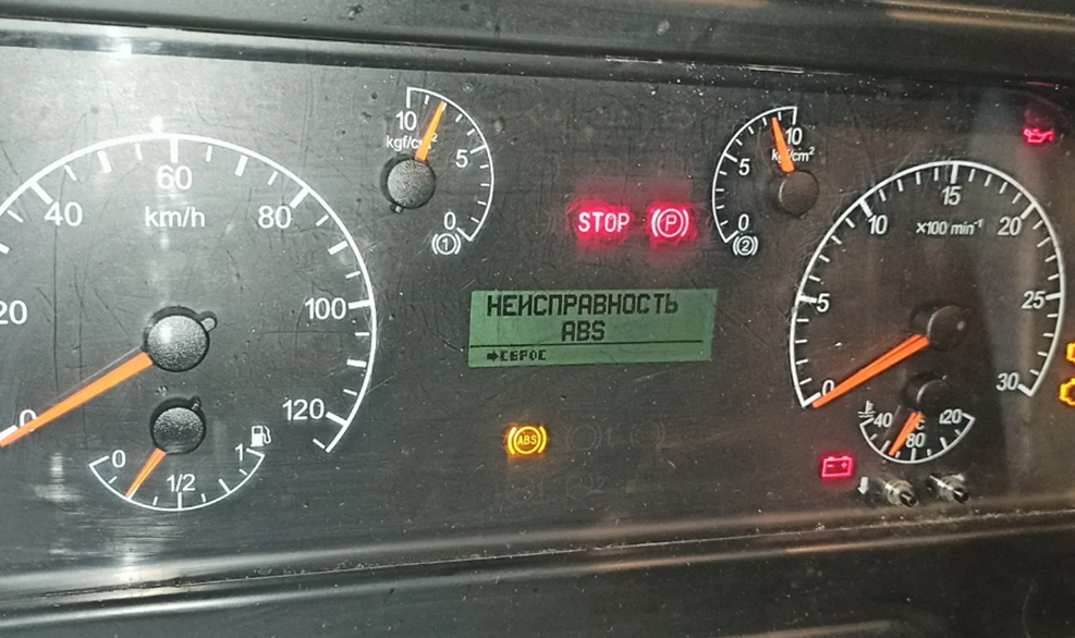 С начала сентября в действие вступили изменения в Правилах Дорожного Движения. Теперь можно получить штраф, если ездить на зимней резине летом, либо на летней зимой.