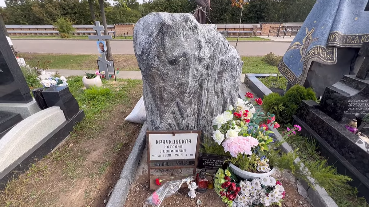 Памятник на могиле натальи крачковской фото - ViktoriaFoto.ru