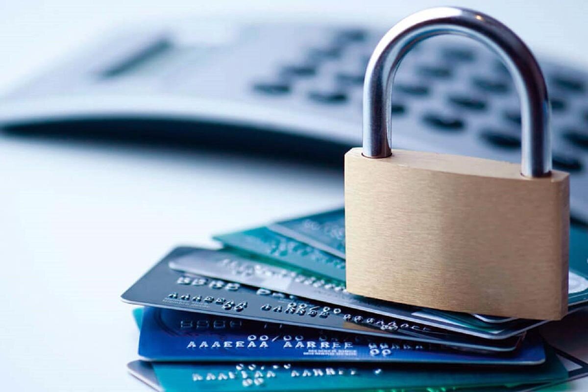 За что банк может заблокировать кредитную карту?