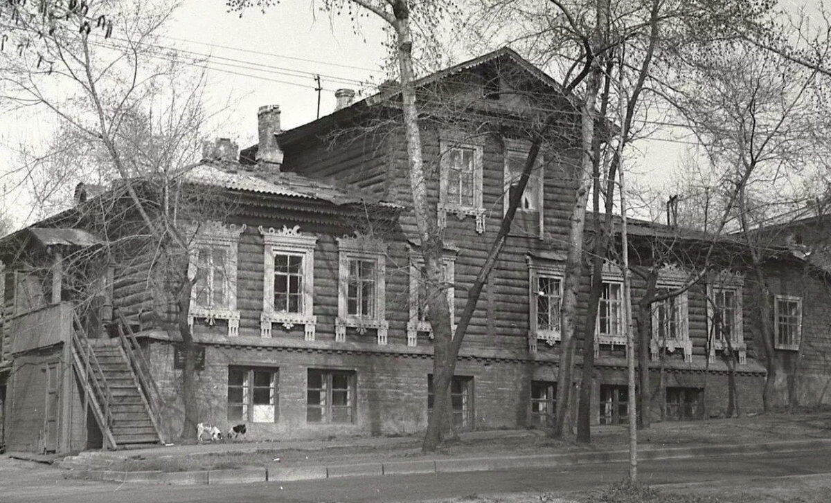    Доходный дом Чудинова на Дзержинского до реставрации. Фото: ОПИК