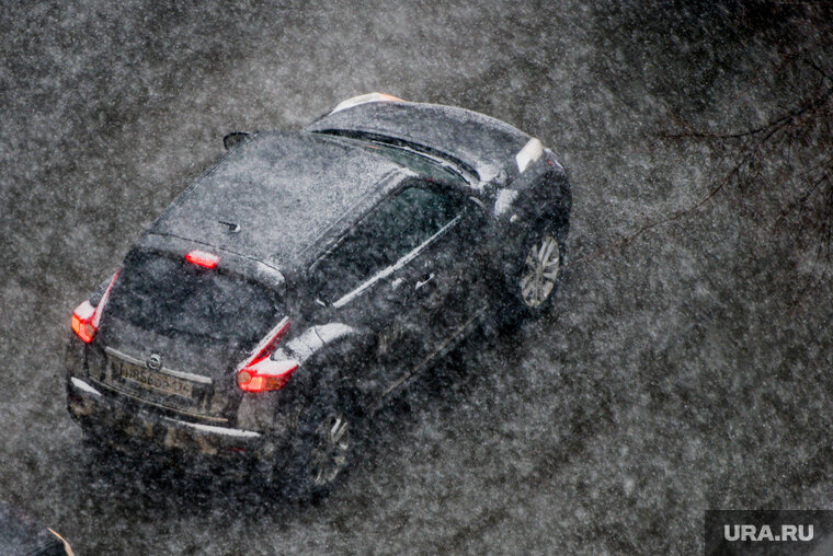    Эксперты рекомендуют на низкой скорости во время снегопада