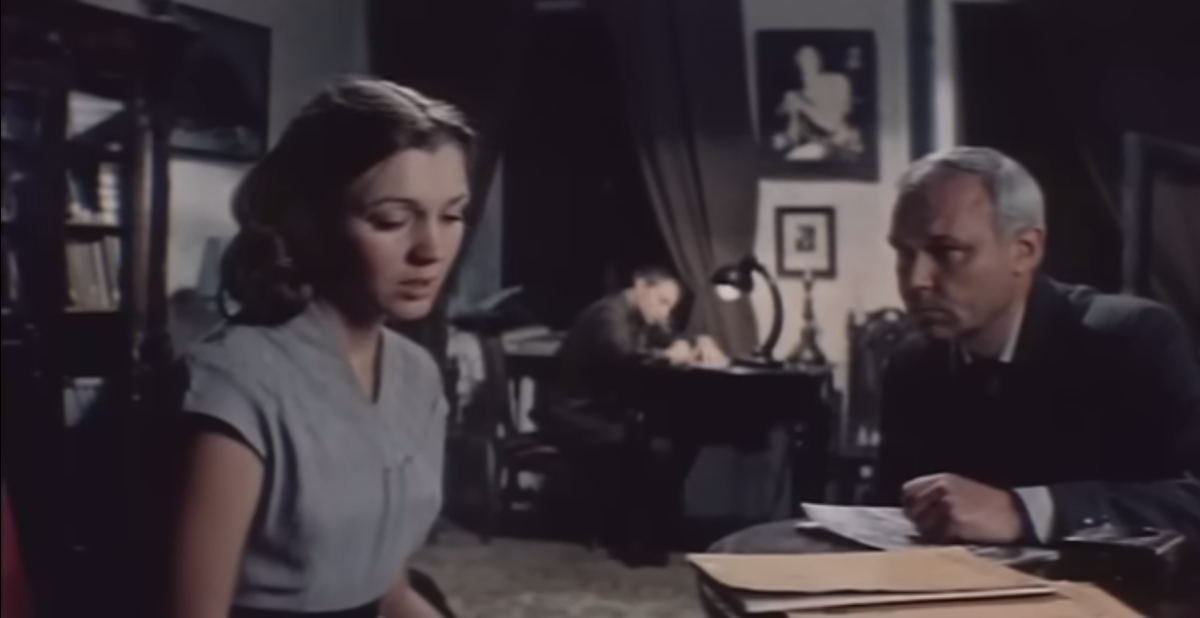 Кадр из фильма "По данным уголовного розыска..." (1979 г.). Алла - Ирина Нечаева, Данилов - Леонид Неведомский