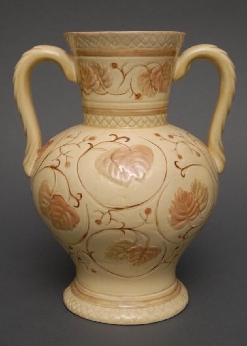 Филянская Вера Григорьевна. Ваза.1947 г."Музей-усадьба "Кусково". ГоскаталогРФ.