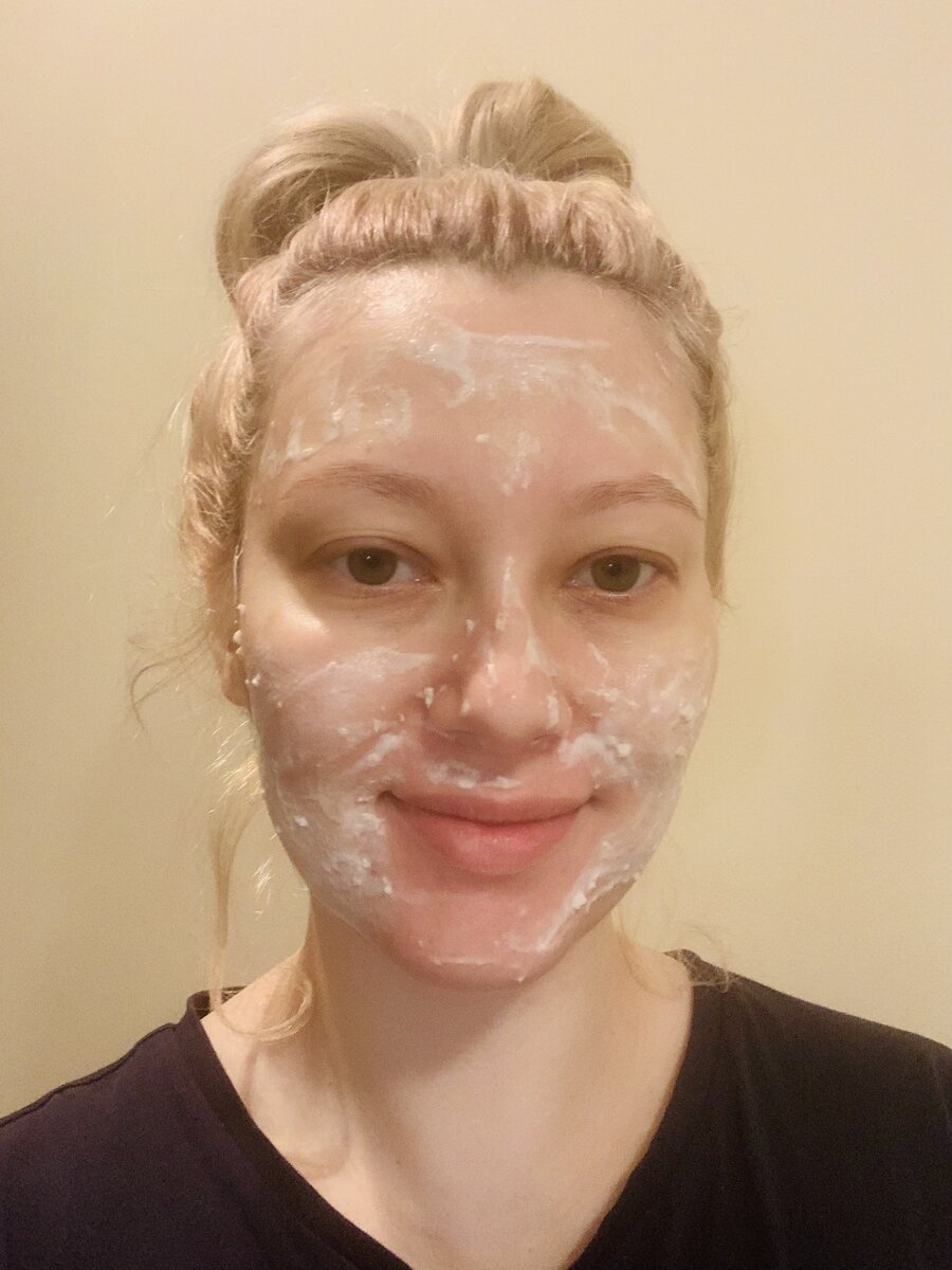 Спустя 10 минут сметана впитывается в кожу