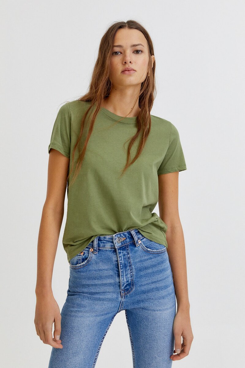 Зелёная футболка Pull&Bear. Фото с официального сайта