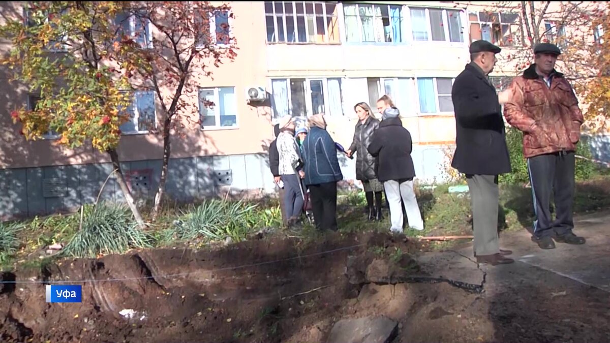    Жильцы дома по улице Степана Кувыкина в Уфе жалуются на опасное соседство с незаконной стройкой