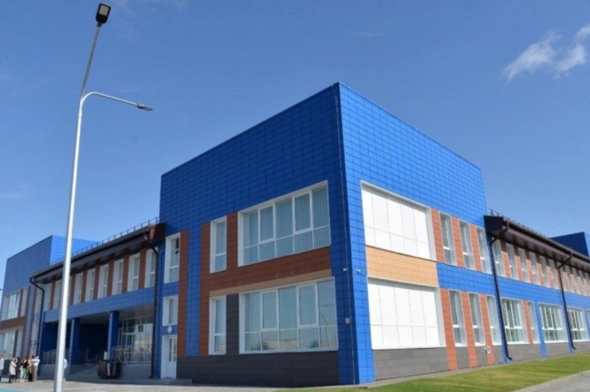    Здание новой школы в Черлаке передали муниципалитету