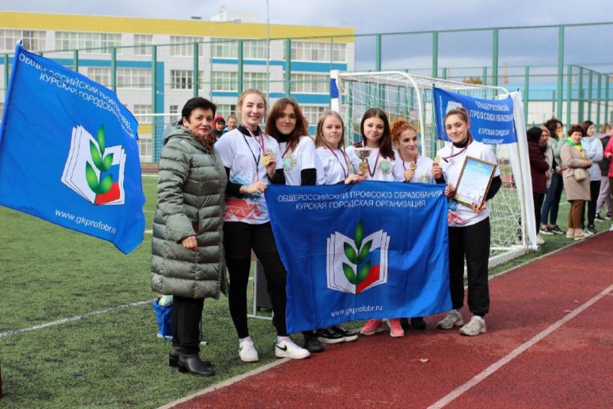    В Курске прошла легкоатлетическая эстафета для сотрудников сферы образования