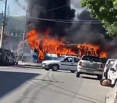 Сожженный автомобиль Бразилия