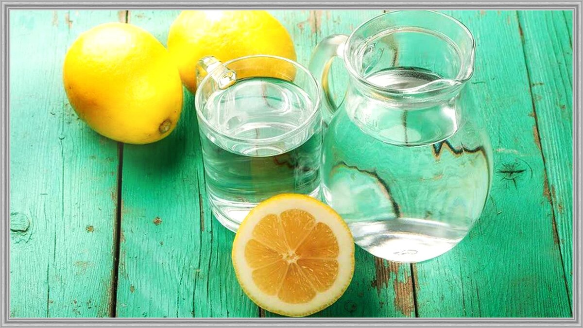 Простая вода и лимон - и нет проблем. 