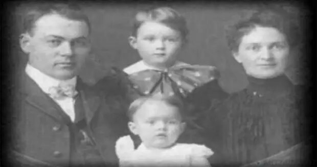 Мистер и миссис Мур и их дети