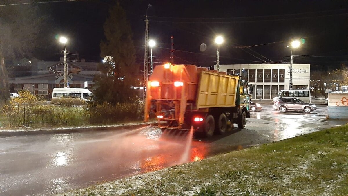 Дороги в Иванове начали обрабатывать противогололедным рассолом |  IvanovoNEWS | БАРС | Новости | Иваново | Дзен