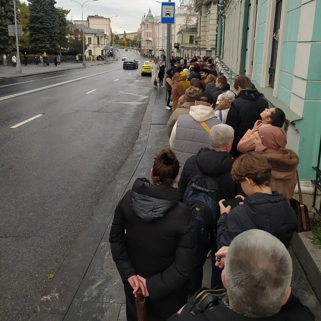 очередь в галерею