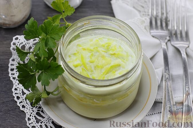 яйца, кабачки, молоко, масло сливочное, соль, перец чёрный молотый