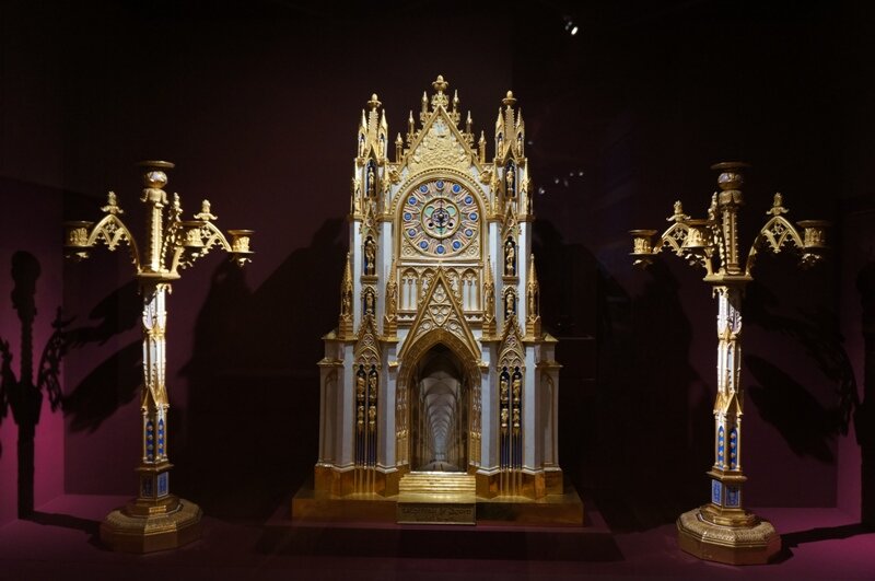 Гарнитур каминный: Часы готические "Руанский собор" и два канделябра. 