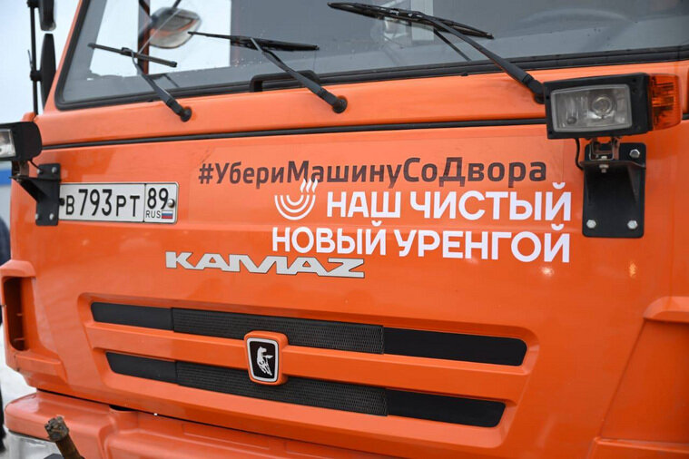    Обновленная спецтехника для уборки снега в Новом Уренгое