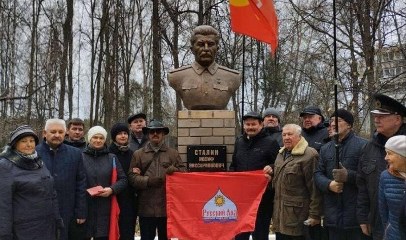    В Кировской области на средства жителей установили памятник Сталину