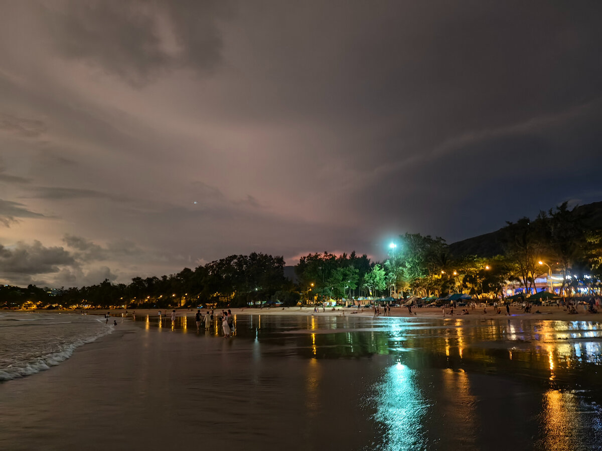 Почему в Таиланде нельзя купаться ночью?