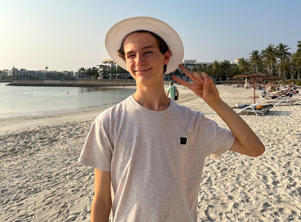 Наш совсем уже большой сын на каникулах в Омане неделю назад