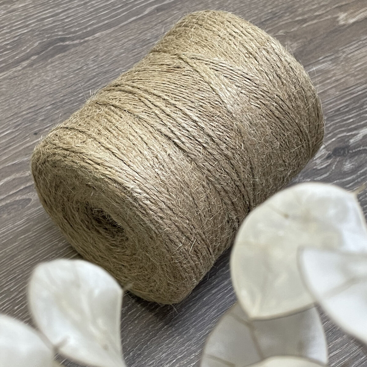 На фото представлен джутовый шпагат 1.8 мм truEnergy 12381.