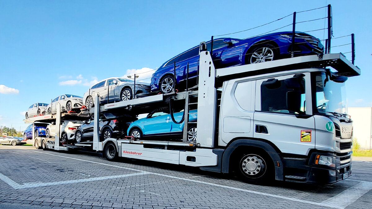 Загруженный автовоз 8 фольксваген.