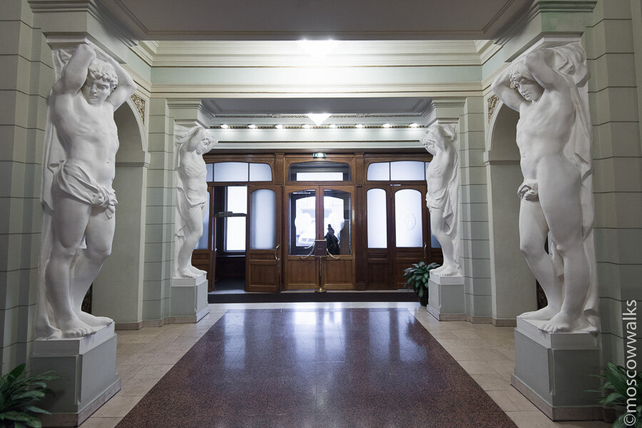 Входная группа в отеле Националь. Взято из Яндекс картинок