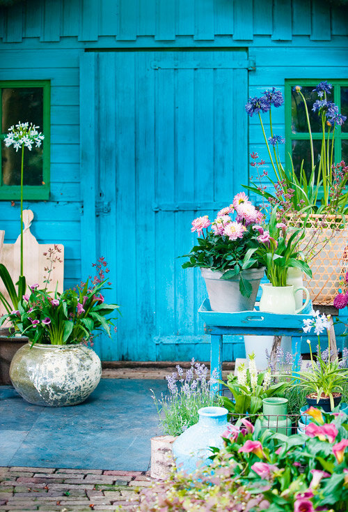 Простые полезные идеи для дачи: контейнеры под цветы и дизайнерские клумбы своими руками | Garden