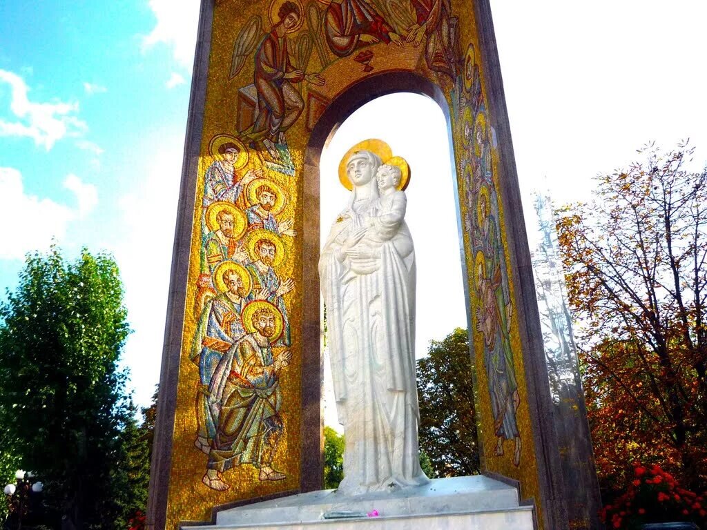 Фото из Яндекс картинок для иллюстрации. Памятник Божьей Матери. Луганск 