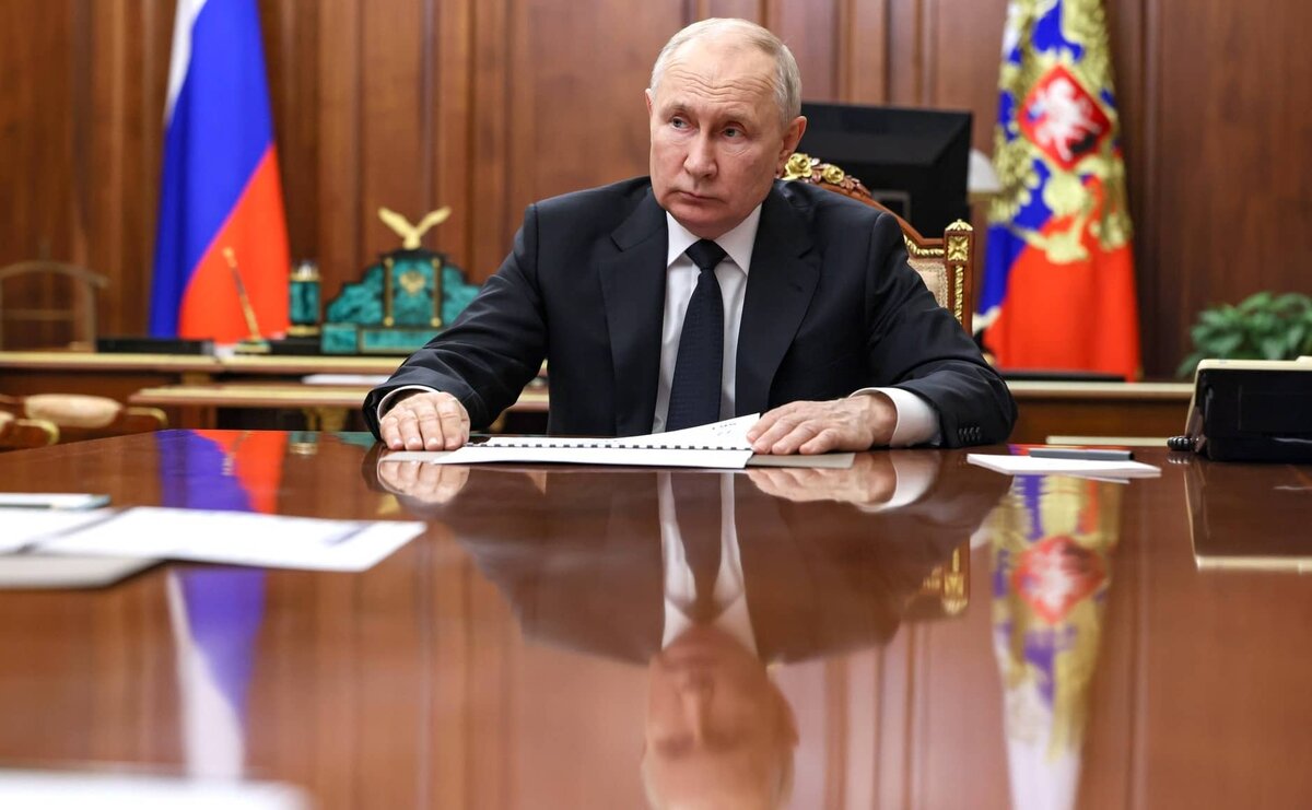 Фото: с сайта Кремля (http://static.kremlin.ru/media/events/photos/big2x/u0Qx90KwRsW7dnaL350i2Feob9f1GDZm.jpg)
