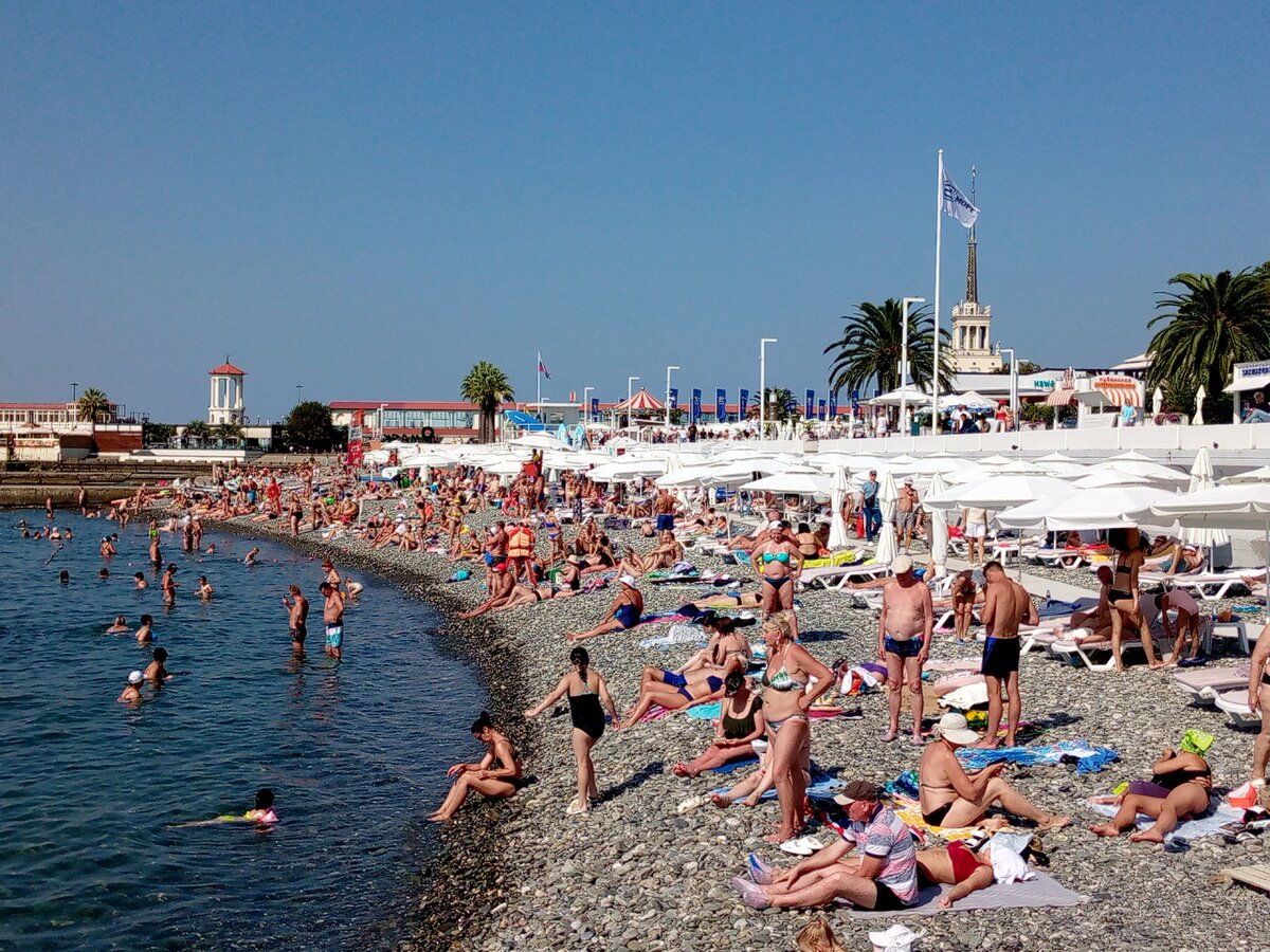 Центральный пляж Сочи. Фото для иллюстрации из архива автора