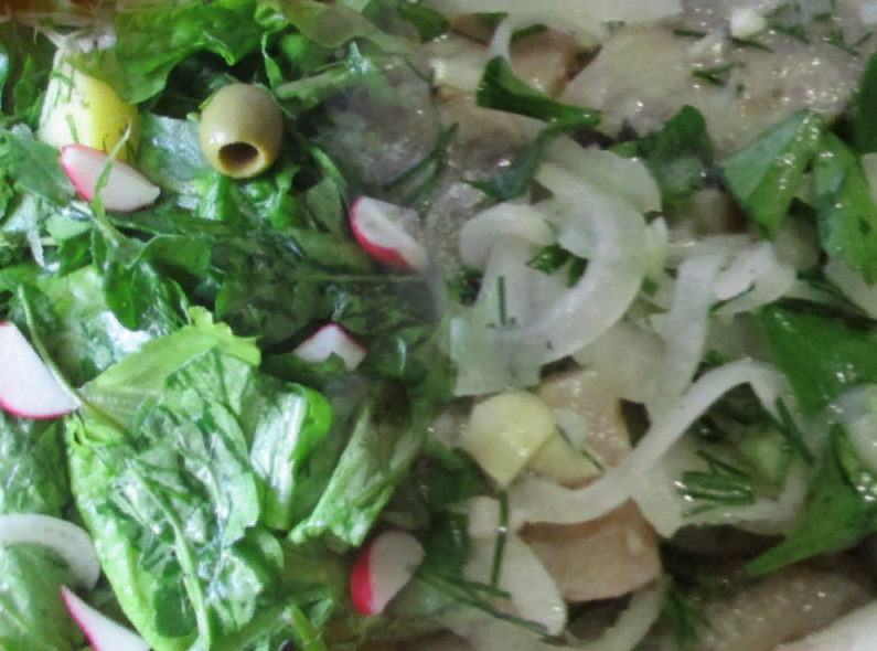 Коллаж из личных фотоархивов: слева салат, справа закуска!