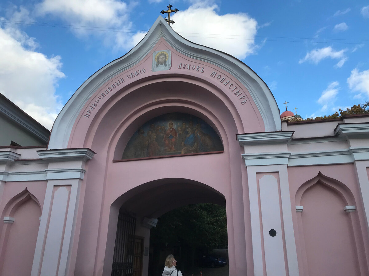 Свято-Духов монастырь снаружи и внутри