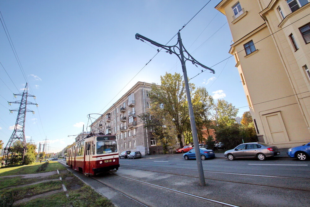 Опоры контактной сети в Санкт-Петербурге. Источник изображения www.kanoner.com