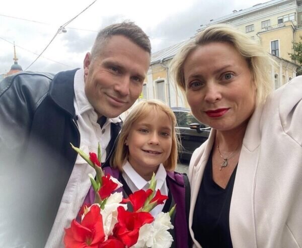 Светлана Пермякова и Максим Скрябин с дочкой. Фото: interesnoznat.com
