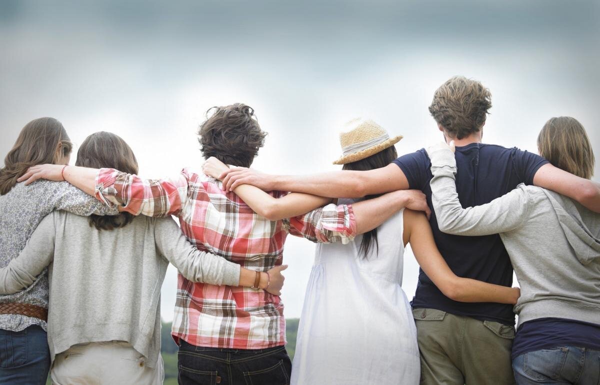 "Ваши близкие поймут и примут ваши проблемы, но их обязательно обидит ваше недоверие. Ведь вы не рассказали о проблемах, значит не считаете их настолько важными для себя и недостойными для того, чтобы просто вас любить и оказывать помощь". Изображение из открытого источника