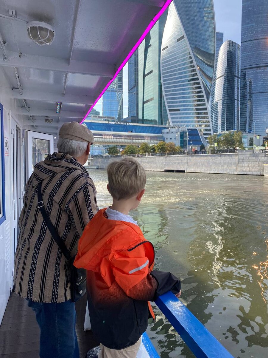 Тихие минуты до начала буйных празднований