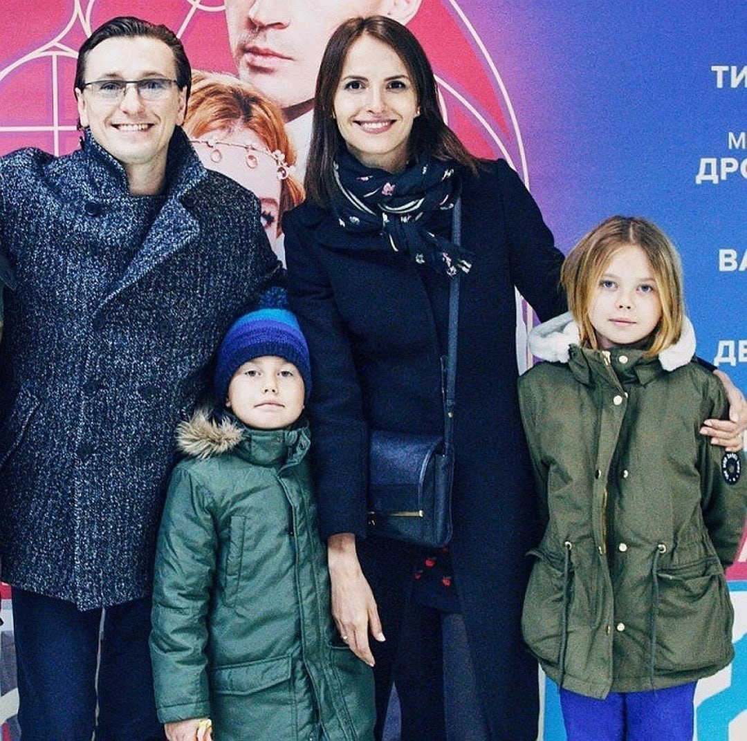 Дети Сергея Безрукова впервые посмотрели "Каникулы строго режима" Родители и Дет