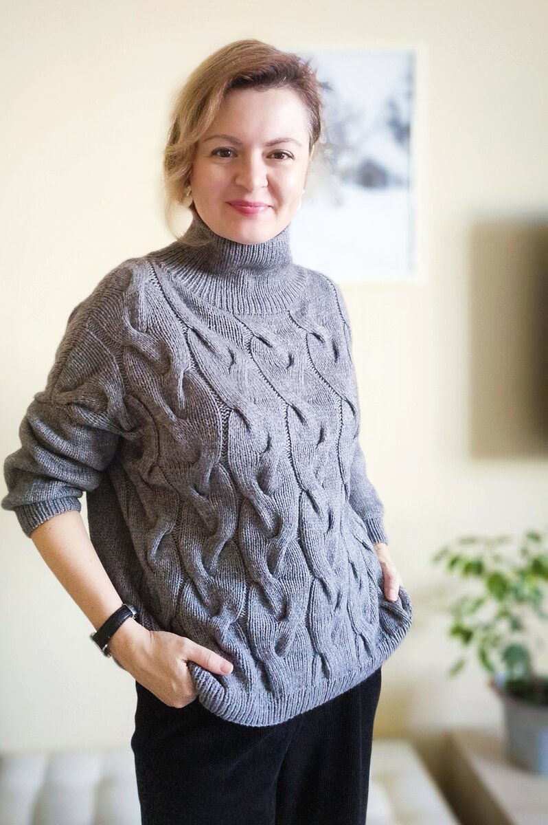 Пуловер с «косами» и жемчужными «вставками» на рукавах. - Lilia Vignan