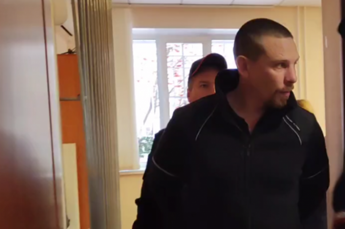    Сергею предъявлено обвинение по п. «г» ч. 2 ст. 105 УК РФ (убийство беременной) и избрана мера пресечения в виде заключения под стражу сроком на 2 месяца.