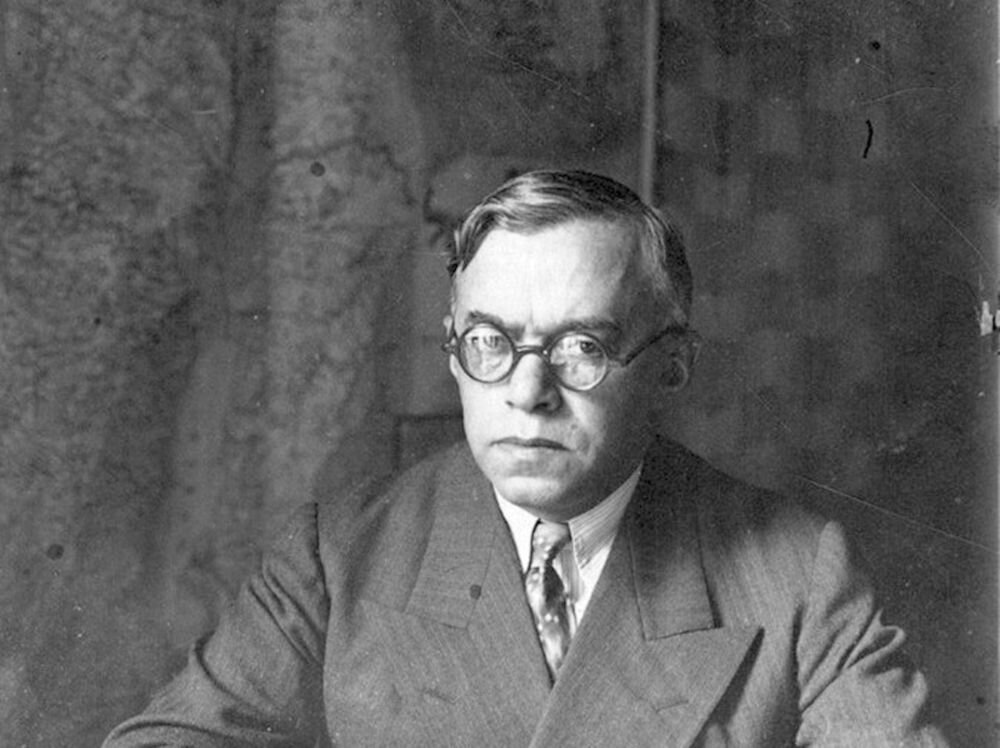 Владимир Евгеньевич кагбэ говорит: "Вы нас не любите, так и мы вас любить не будем".