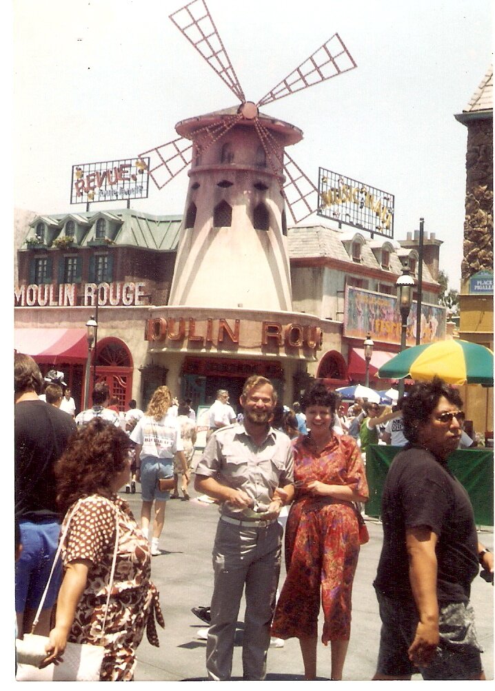 Голливуд - это город в котором сохраняется множество павильонов со съемок различных фильмов. (из личных архивов автора).