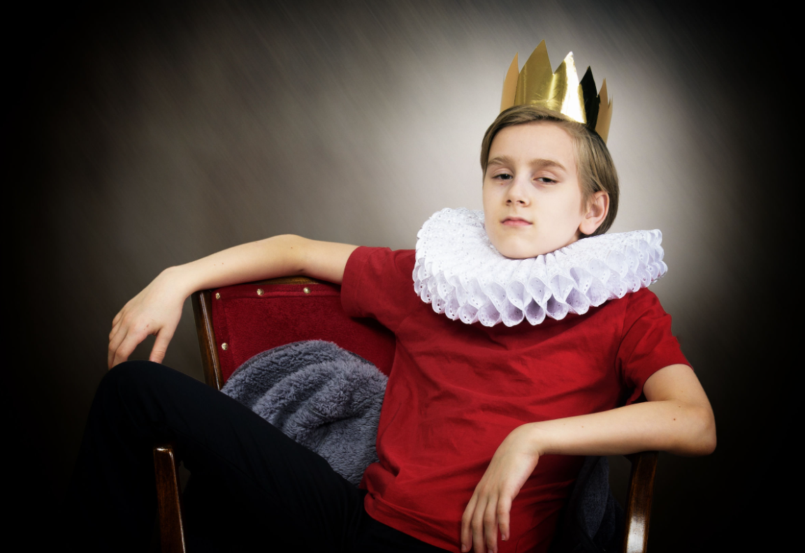 Стремление ребенка к независимости. Проявления эгоцентризма. Человек думает. Академическое искусство характеристика. Избалованный ребенок.