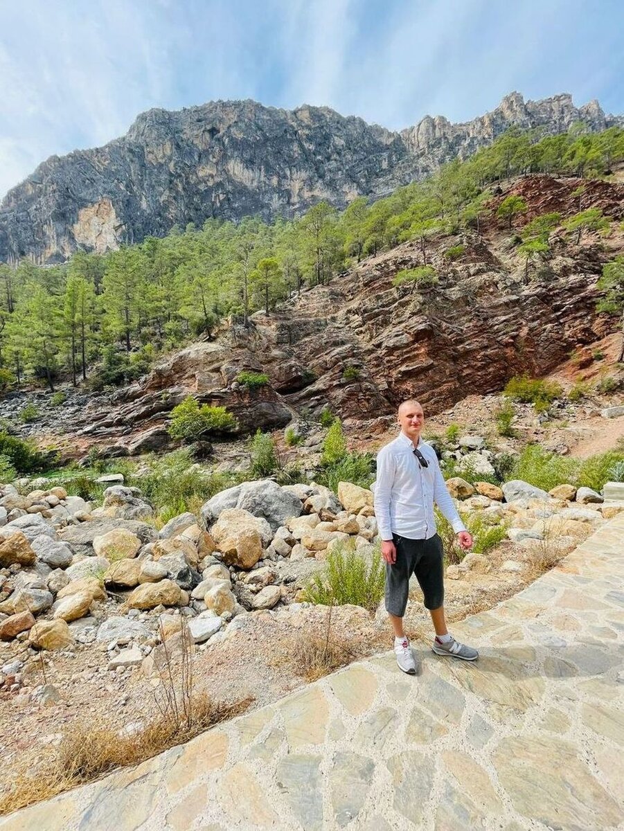 Михаил Туэбов, я уже более 10 лет в интернет маркетинге, последние 3 года активно использую накрутки поведенческих факторов, знаю, как работает продвижение на Яндекс картах 