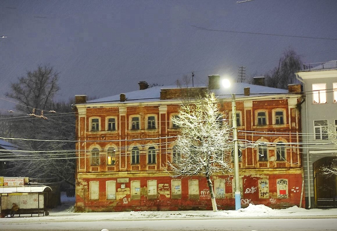   Едва ли ни самый старый жилой все еще дом Брянска (ему больше 200 лет) – на улице Калинина, напротив Набережной avchernov