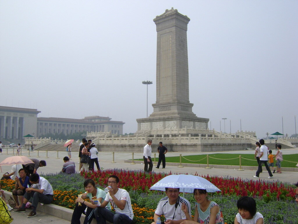 Памятник народным героям