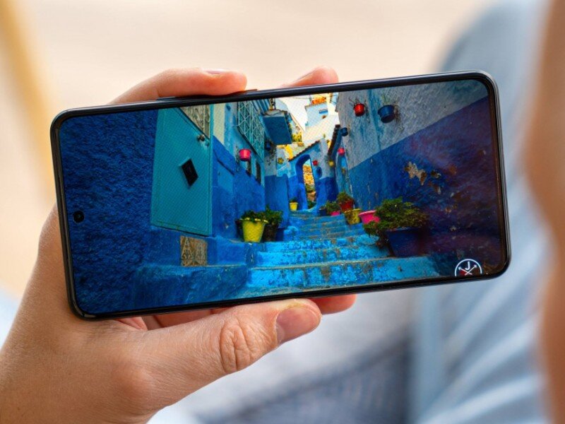    iQOO 12 с гигантским блоком камер показали на рендерах